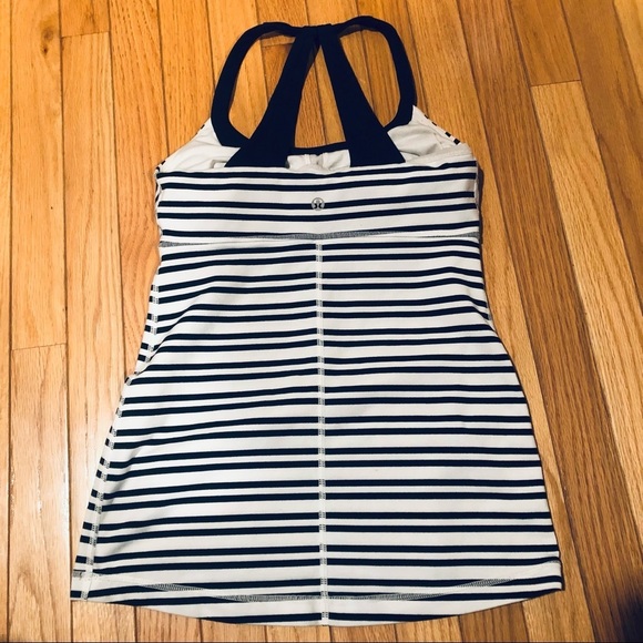 Lululemon Scoop Me Up Size 6 Black /White Striped Workout Tank - Picture 4 of 7